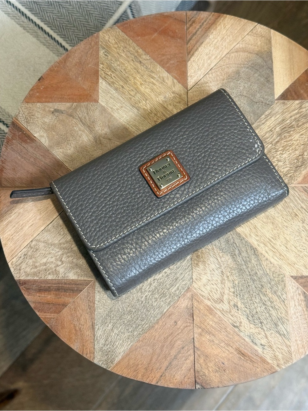 Dooney & Bourke Gray Pebbled Leather Fold-Over Wallet with Tan Logo Patch - Picture 6 of 6
